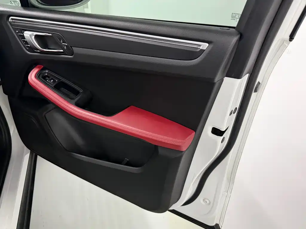 Porsche Macan 2019 — фото 10