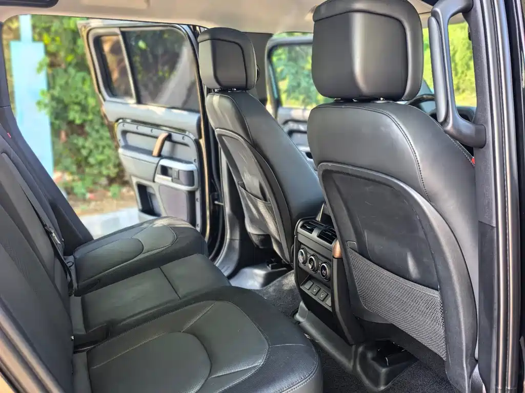 Land Rover Defender 2022 — фото 10