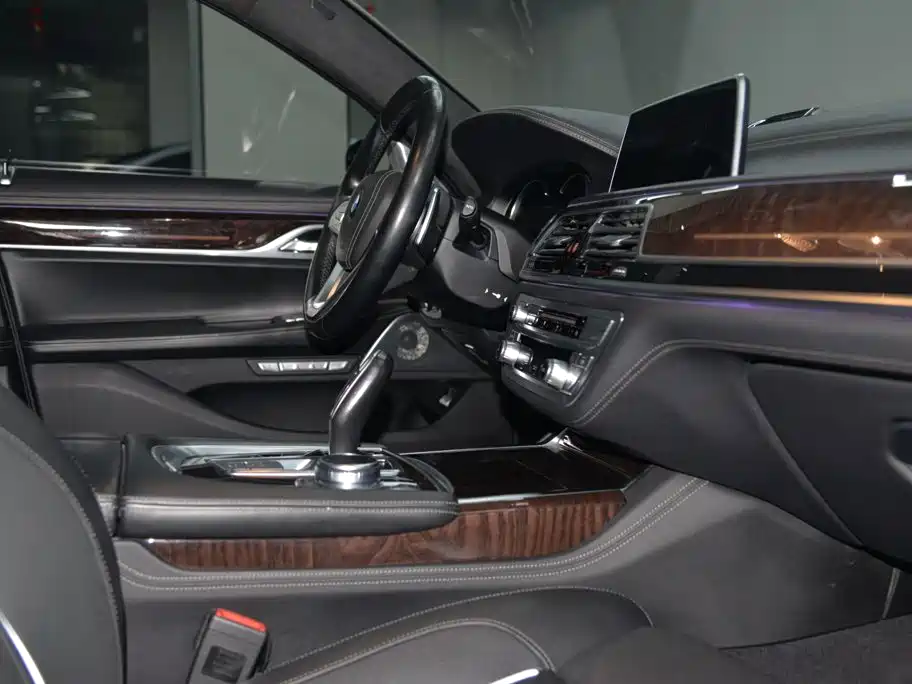 BMW 7 Series 2016 — фото 17