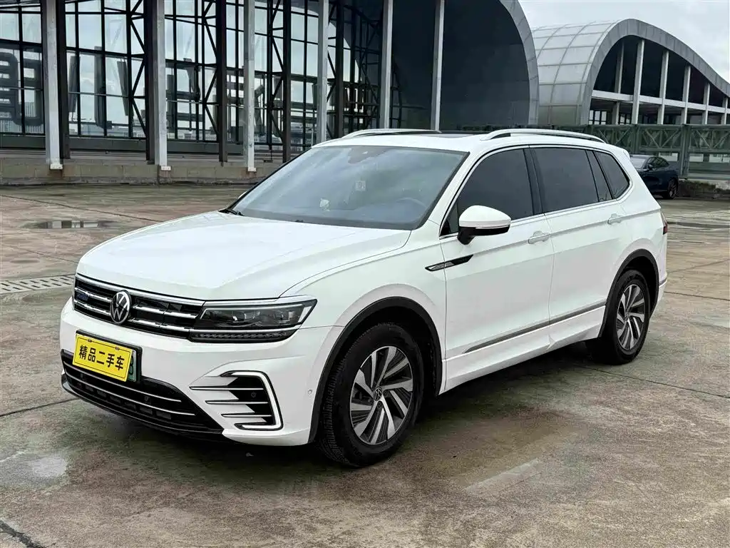 Volkswagen Tiguan L Plug-In Hybrid 2021 — фото 1