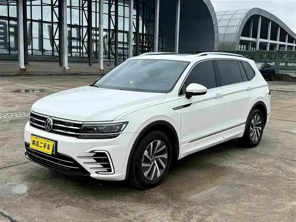 Volkswagen Tiguan L Plug-In Hybrid 2021