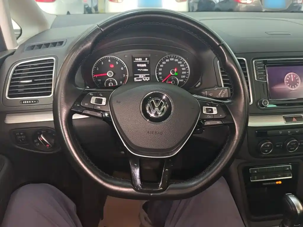 Volkswagen Sharan 2017 — фото 11