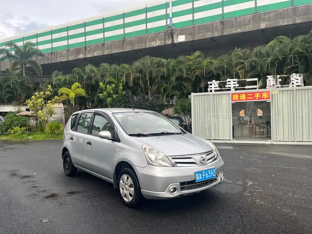 Nissan Livina 2010