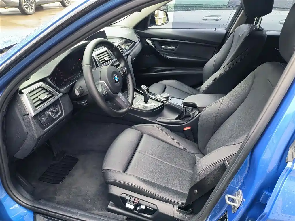 BMW 3 Series 2019 — фото 22