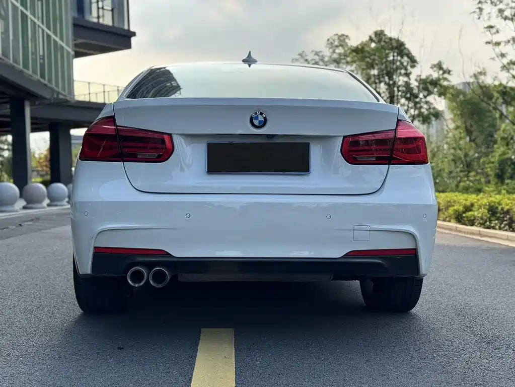 BMW 3 Series 2018 — фото 11