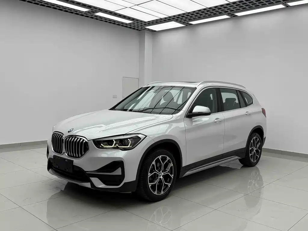 BMW X1 2022 — фото 1