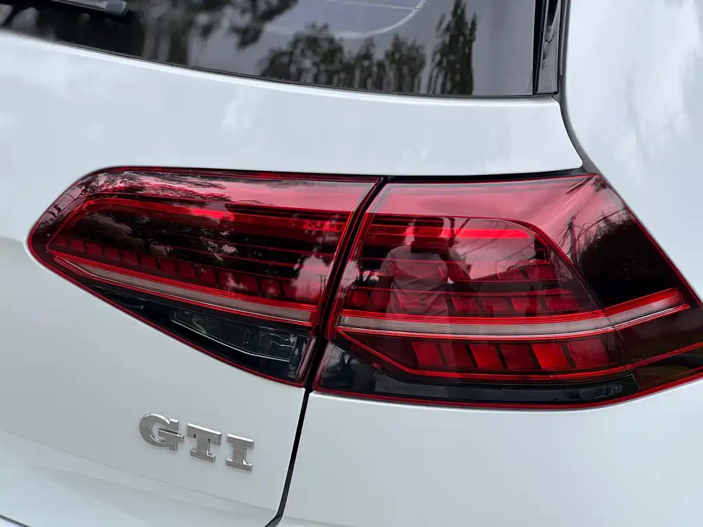 Volkswagen Golf GTI 2018 — фото 10