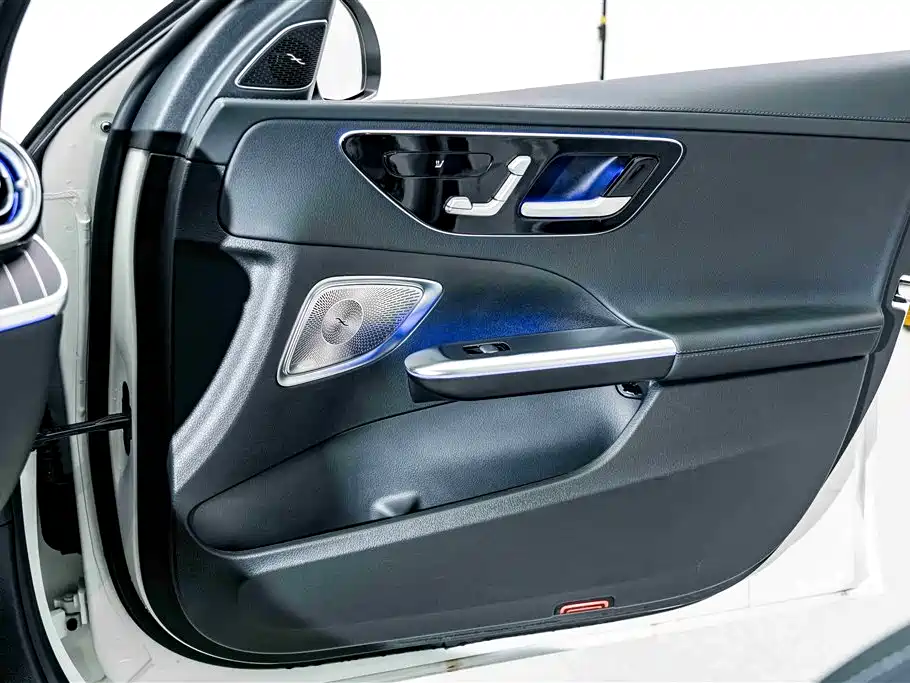 Mercedes-Benz C-Class 2024 — фото 15