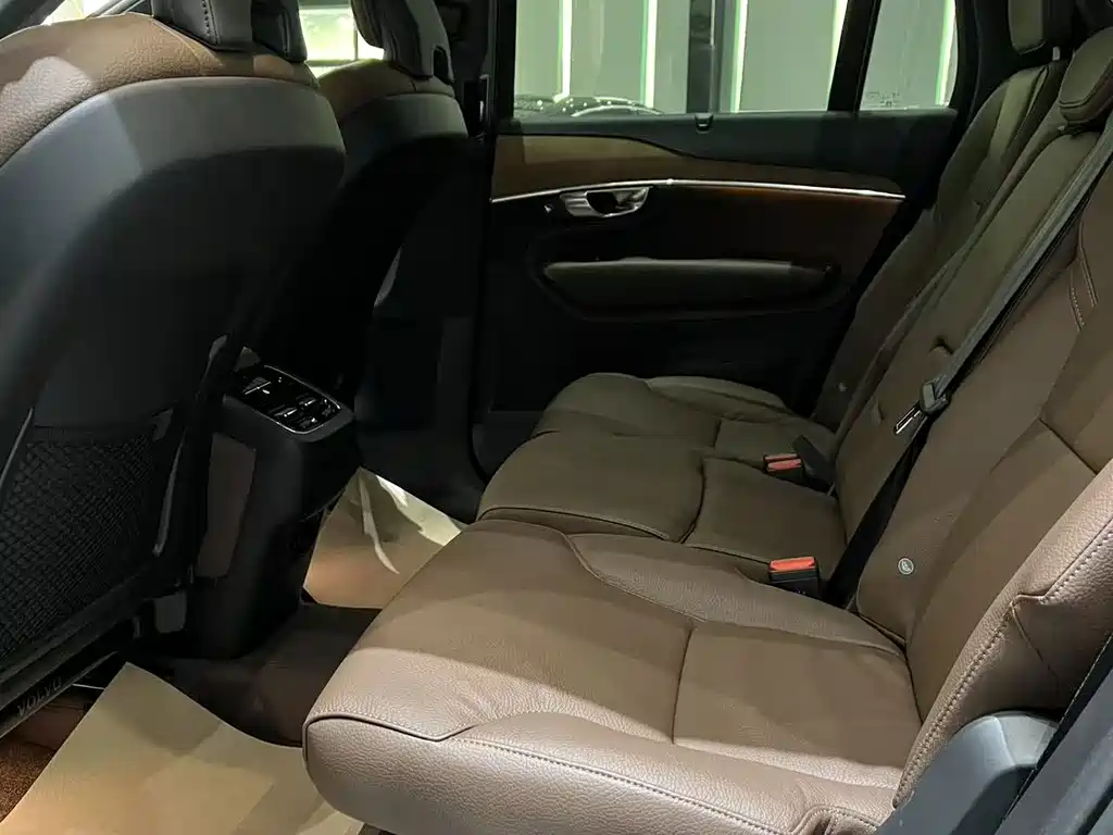 Volvo XC90 2025 — фото 11