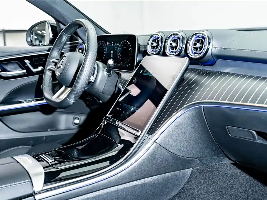 Mercedes-Benz C-Class 2024 — фото 17
