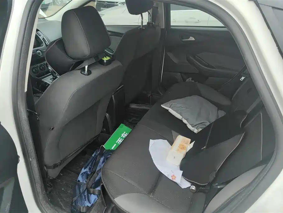 Ford Focus 2014 — фото 10