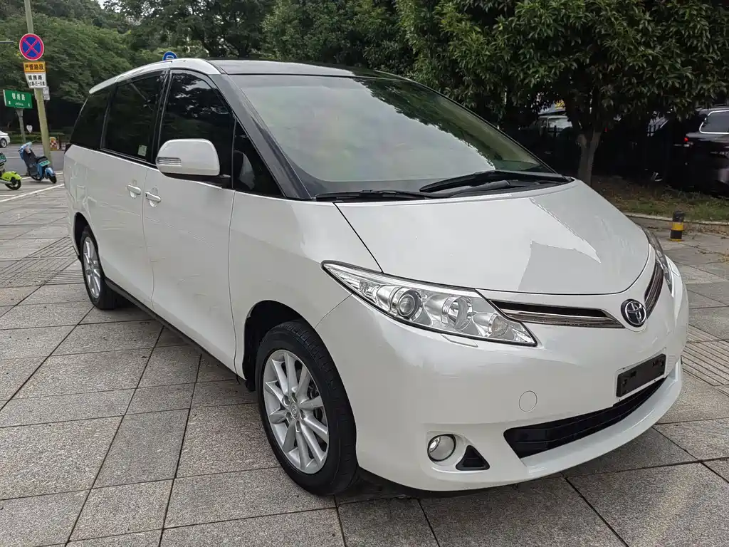 Toyota Previa 2017 — фото 3