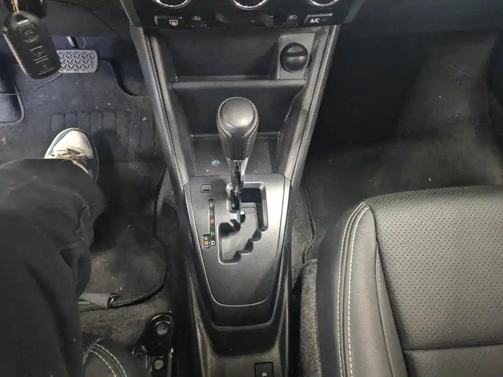 Toyota Yaris L 2020 — фото 10