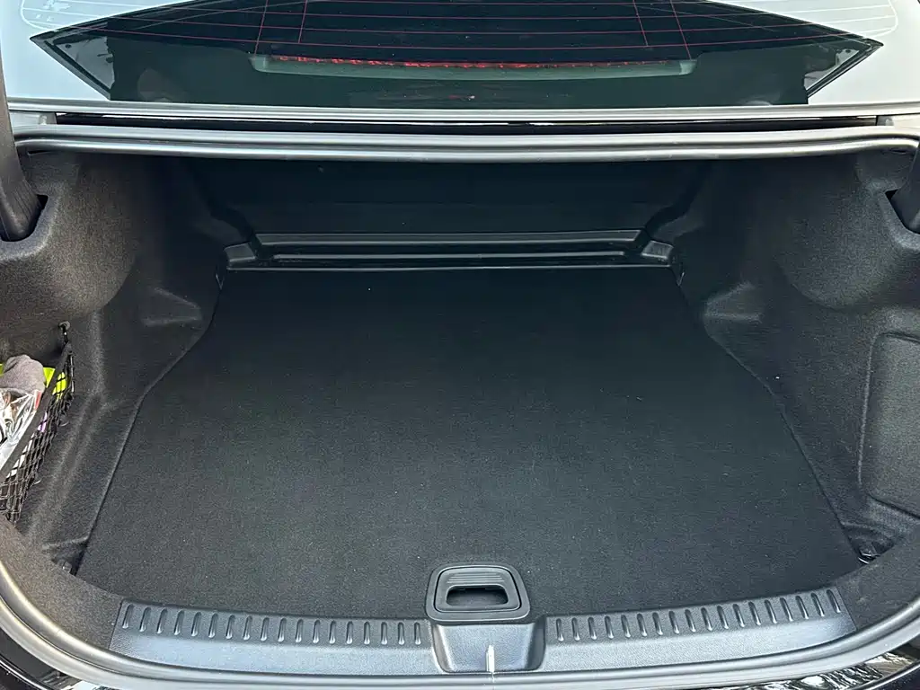 Mercedes-Benz E-Class 2025 — фото 19
