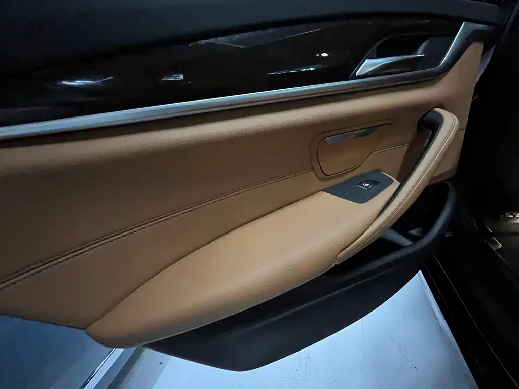 BMW 5 Series 2017 — фото 18