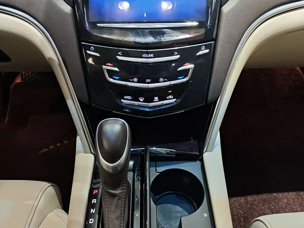 Cadillac XTS 2013 — фото 14