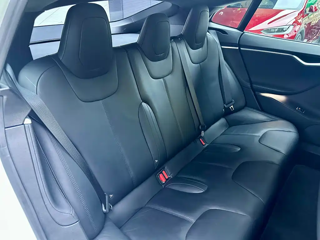 Tesla Model S 2016 — фото 10