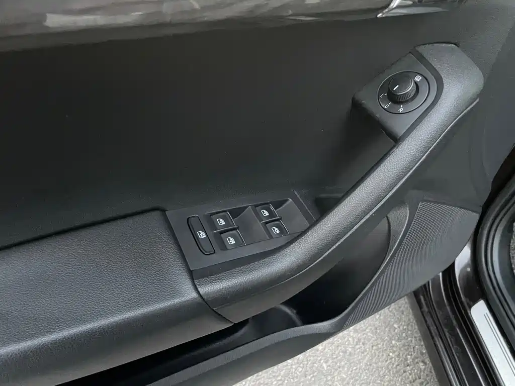 Skoda Octavia 2017 — фото 15