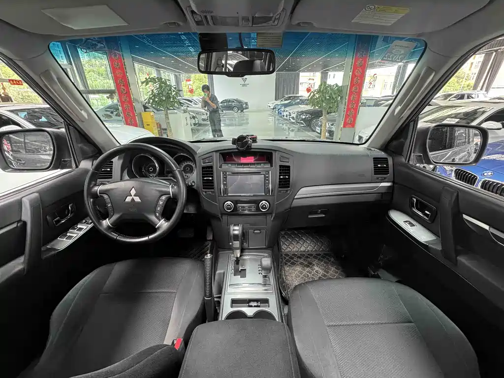 Mitsubishi Pajero 2010
