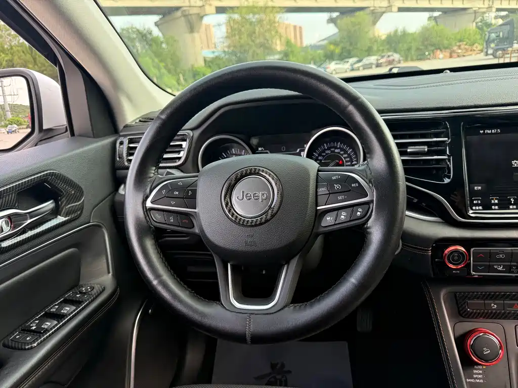 Jeep Grand Commander 2018 — фото 10