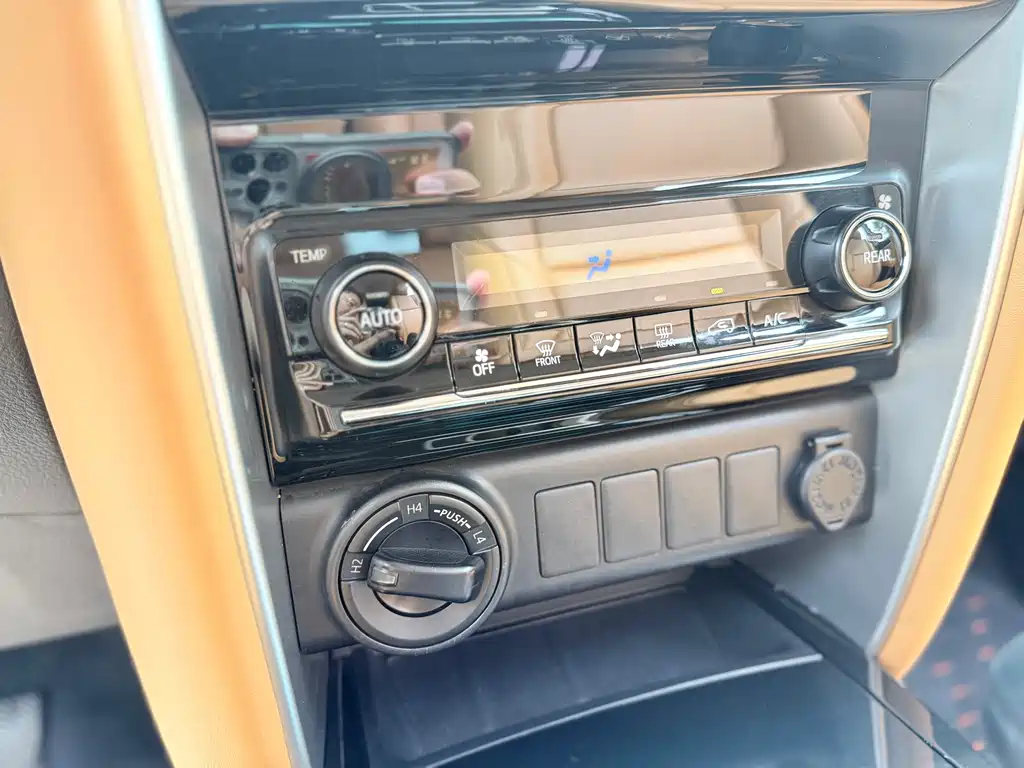 Toyota Fortuner 2018 — фото 14