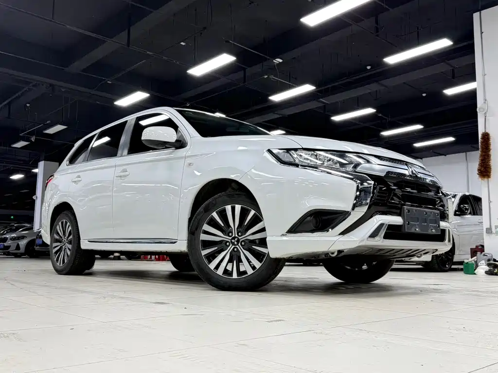 Mitsubishi Outlander 2021