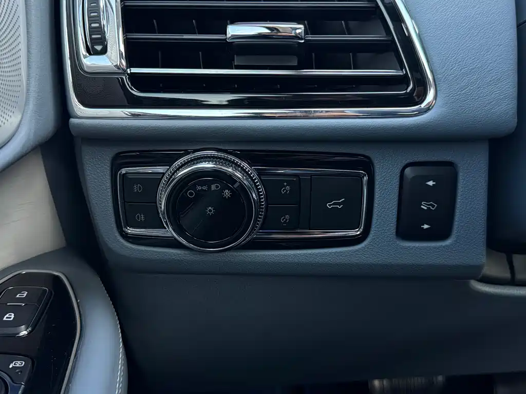 Lincoln Navigator 2019 — фото 14