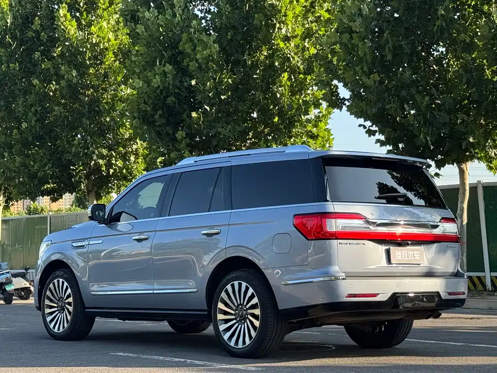 Lincoln Navigator 2019 — фото 9