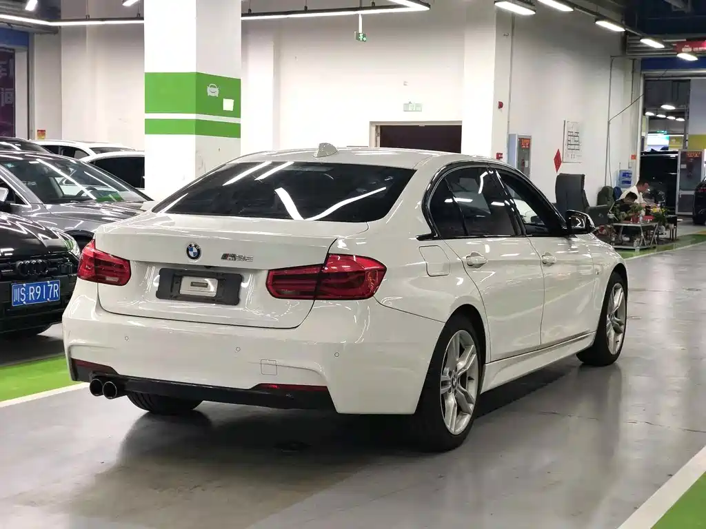 BMW 3 Series 2018 — фото 9