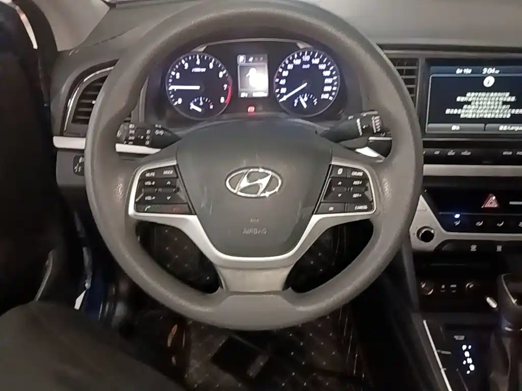 Hyundai Elantra 2018 — фото 11