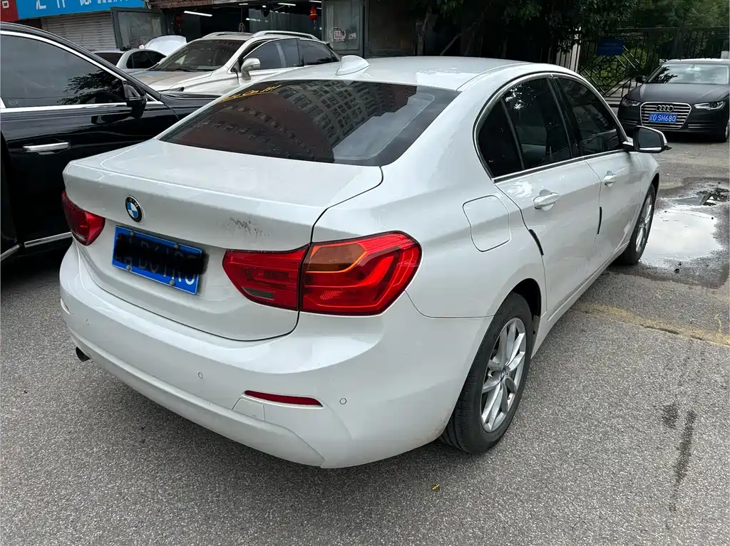 BMW 1 Series 2018 — фото 9