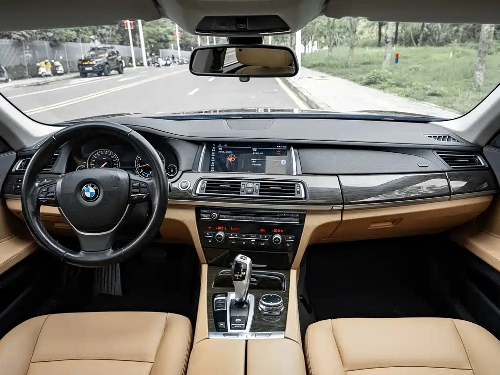 BMW 7 Series 2014 — фото 4