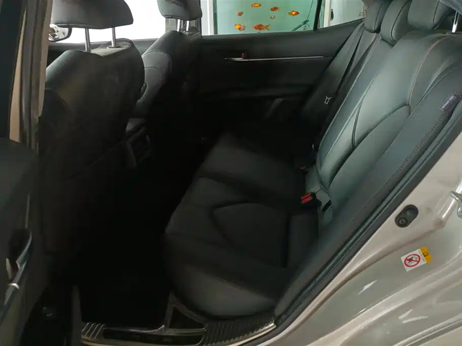 Toyota Camry 2019 — фото 11