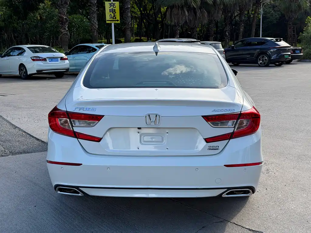 Honda Accord 2019 — фото 8