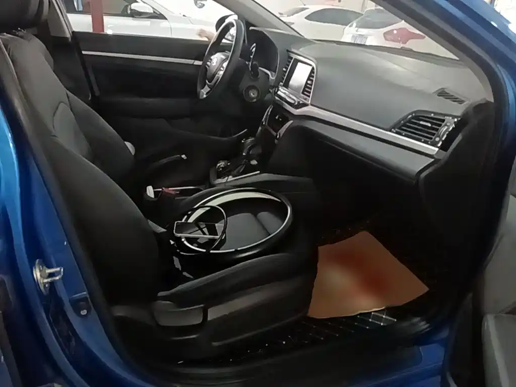 Hyundai Elantra 2018 — фото 25