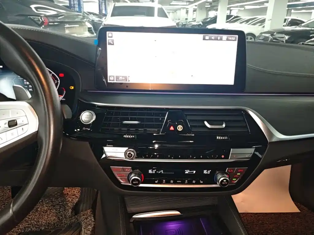 BMW 5 Series 2023 — фото 13