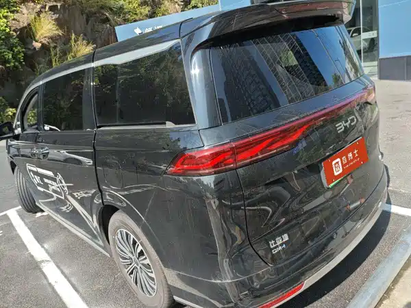 BYD M9 2025