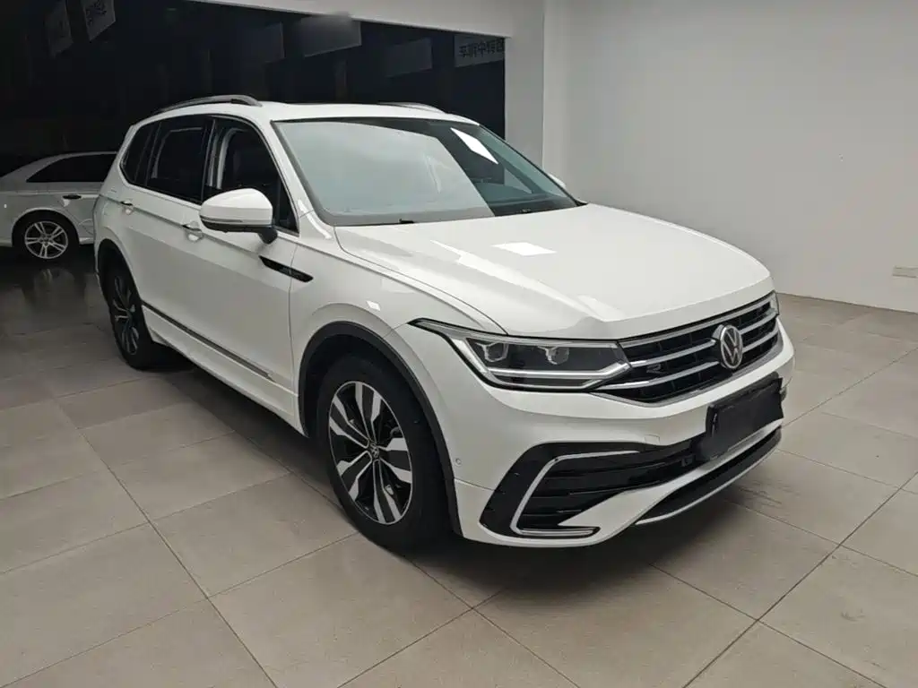 Volkswagen Tiguan L 2023 — фото 4