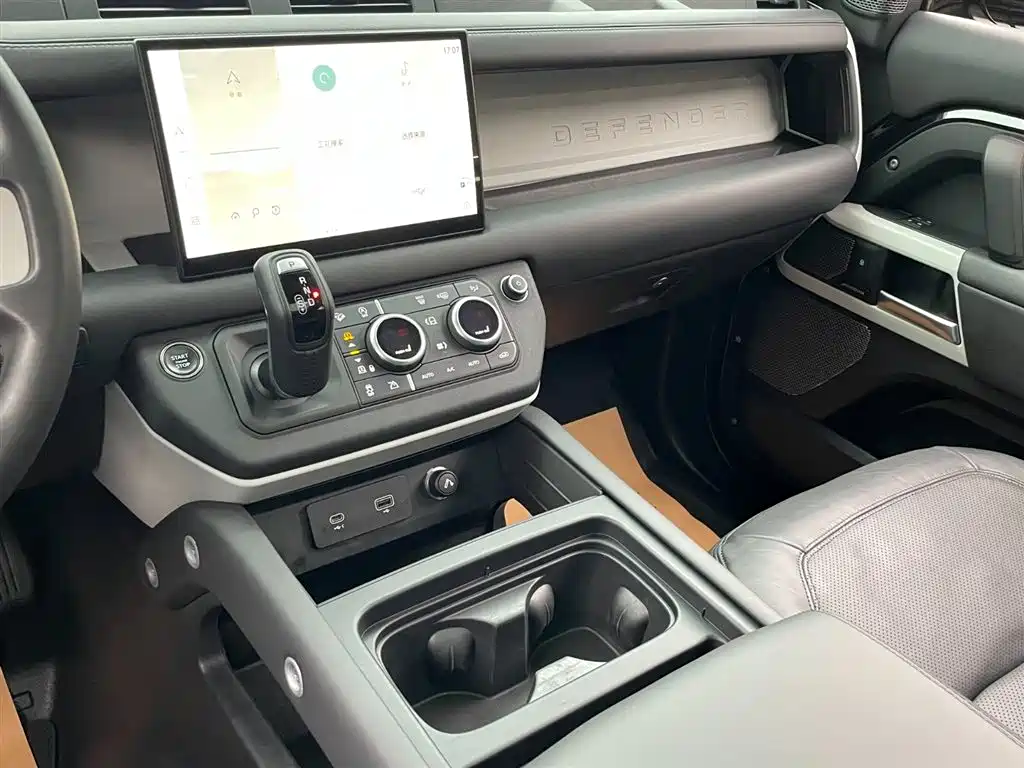 Land Rover Defender 2023 — фото 19