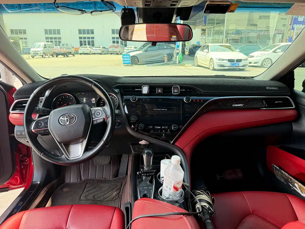 Toyota Camry 2019 — фото 6