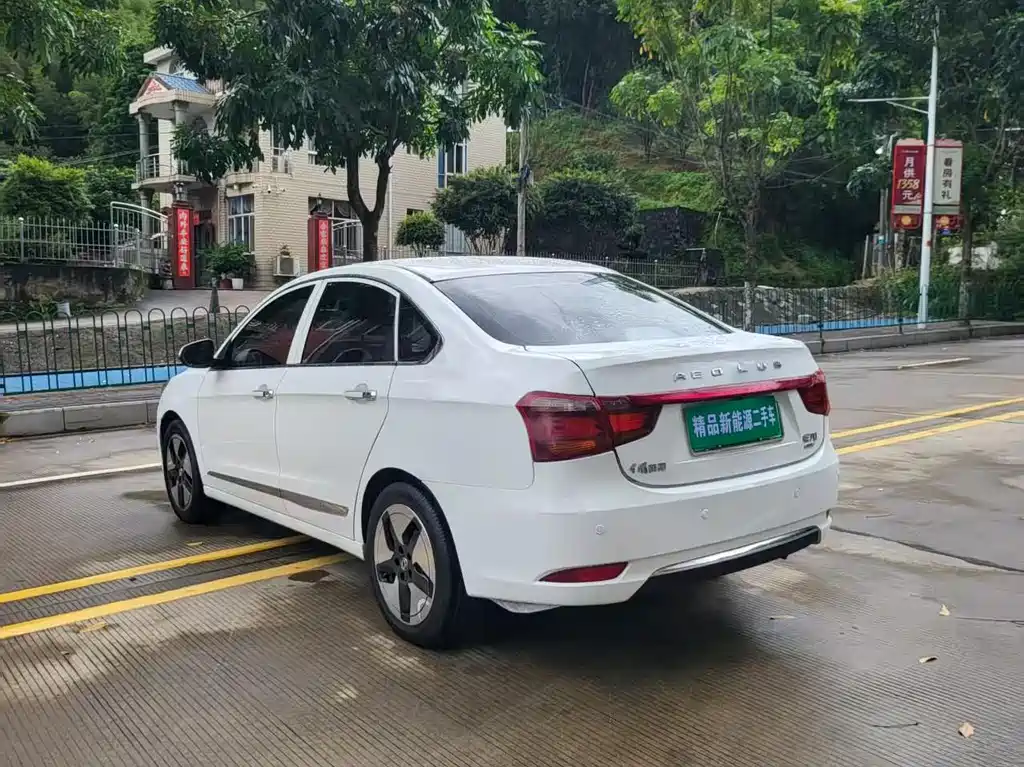 Dongfeng E70 2021 — фото 10