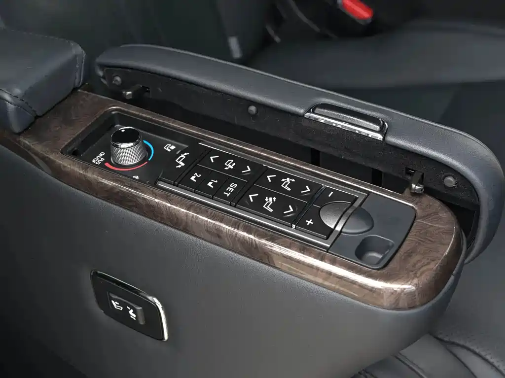 Toyota Vellfire 2023 — фото 23