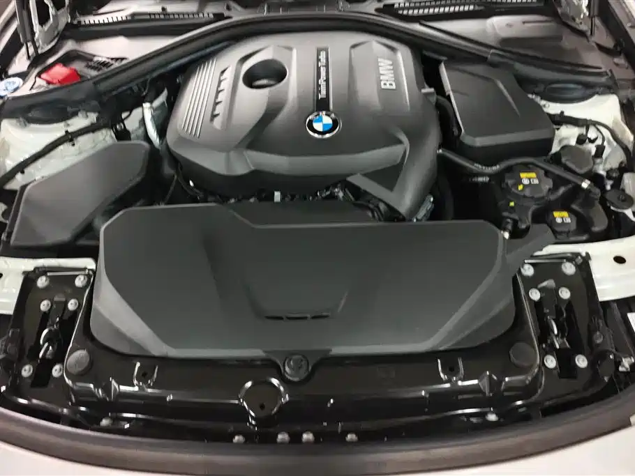 BMW 3 Series 2018 — фото 10