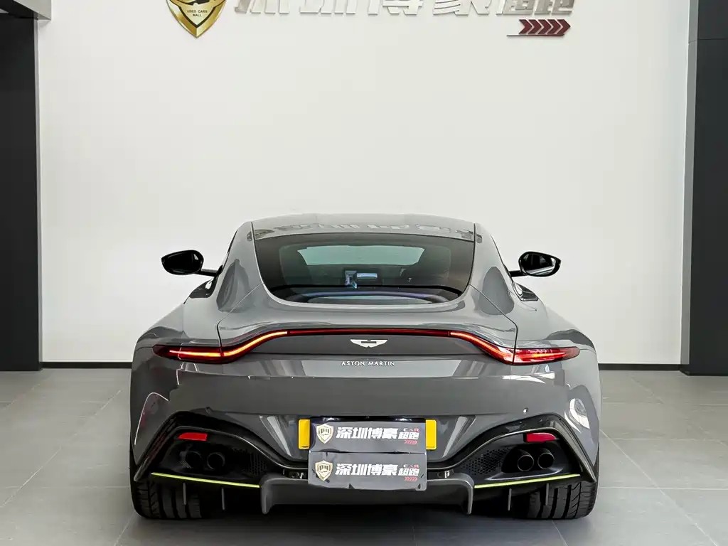Aston Martin V8 Vantage 2021 — фото 13