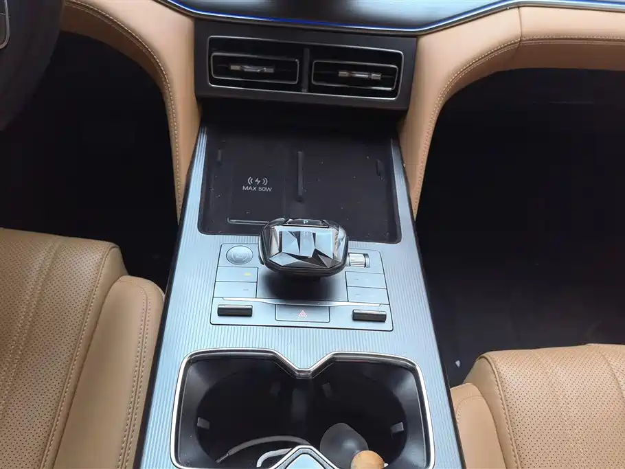 BYD L DM-i 2024 — фото 16