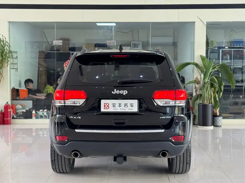 Jeep Grand Cherokee 2018 — фото 15