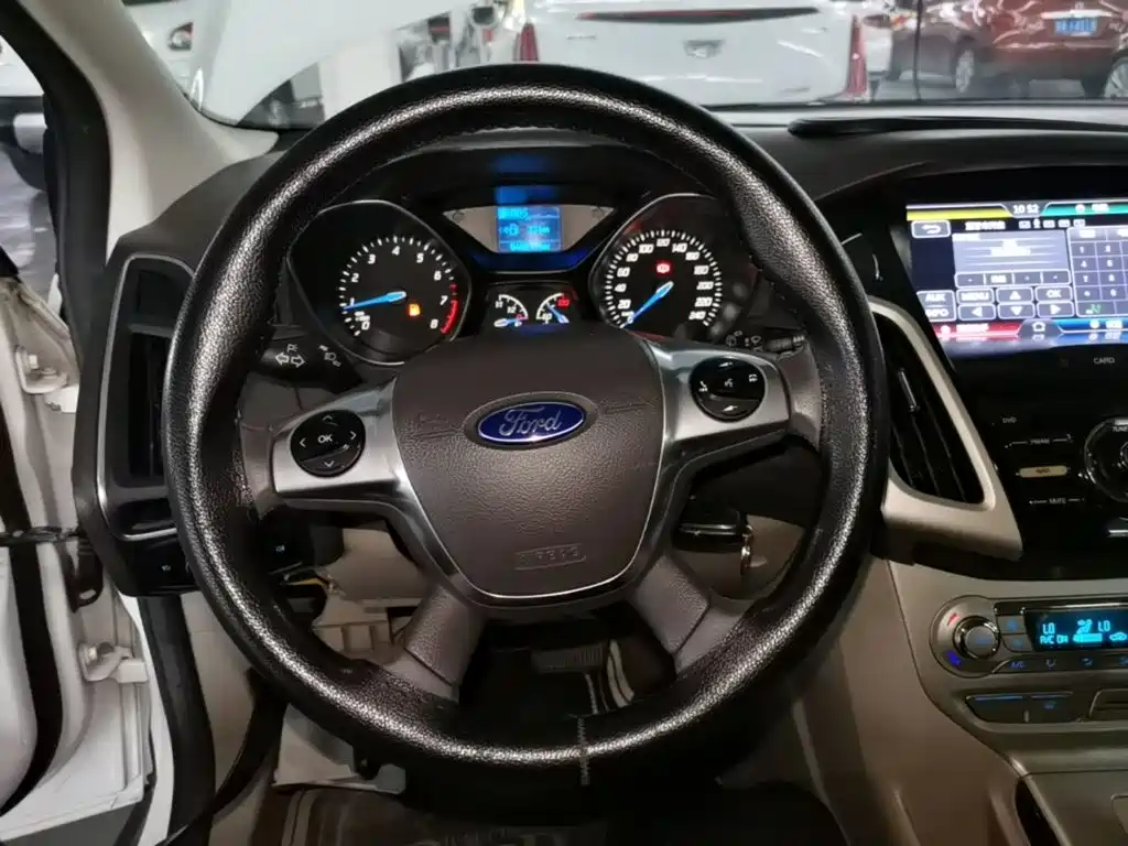 Ford Focus 2015 — фото 11