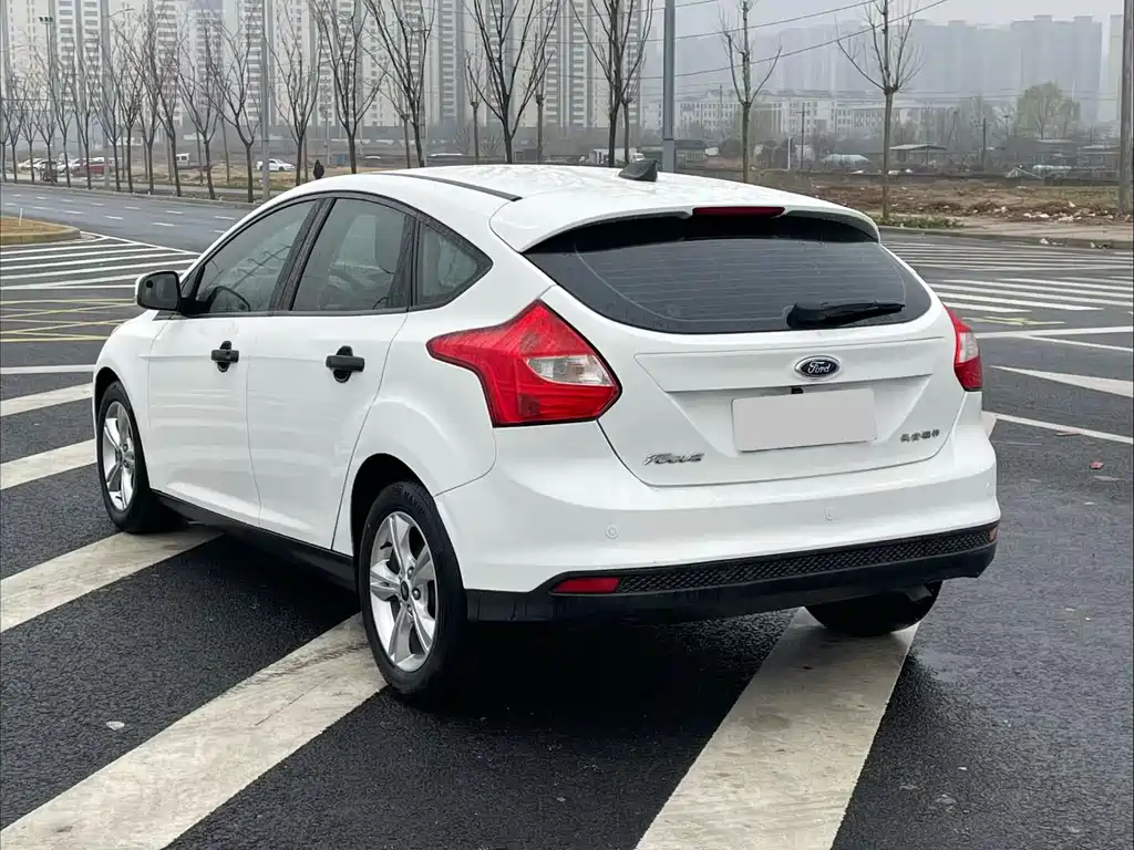 Ford Focus 2015 — фото 7