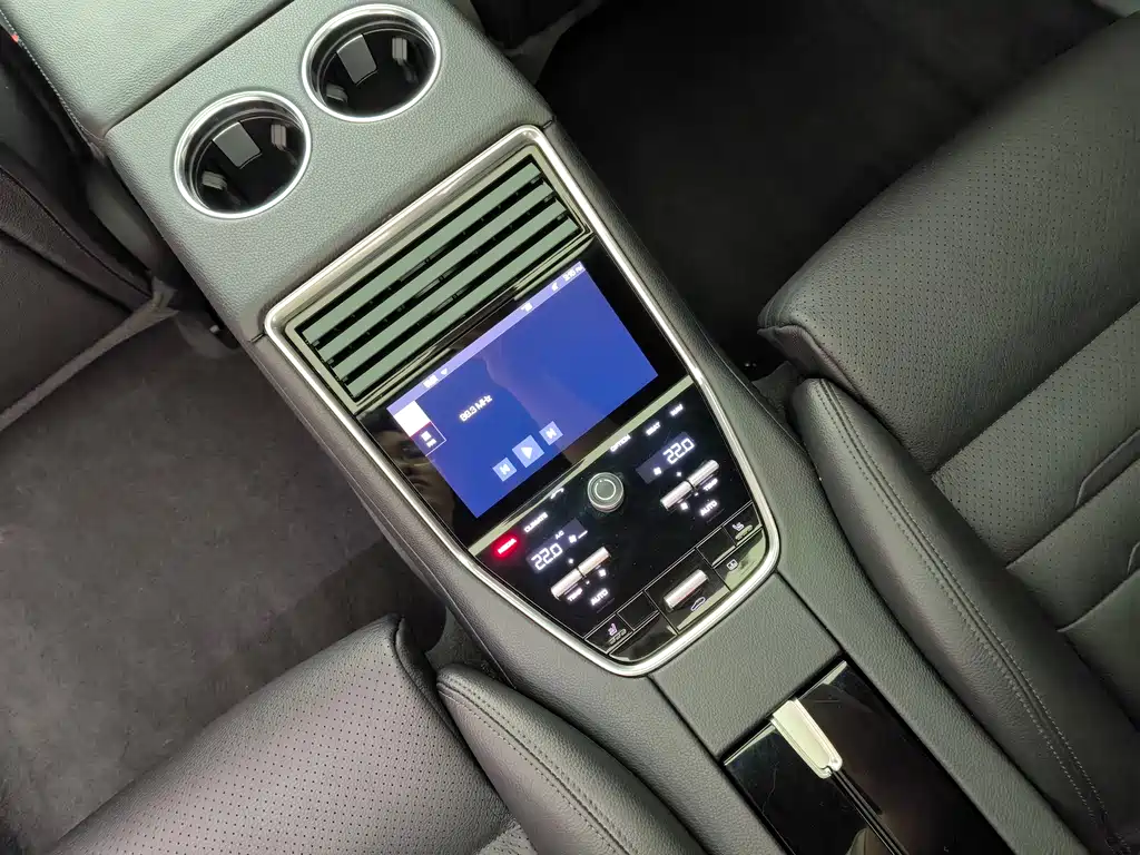 Porsche Panamera 2018 — фото 27