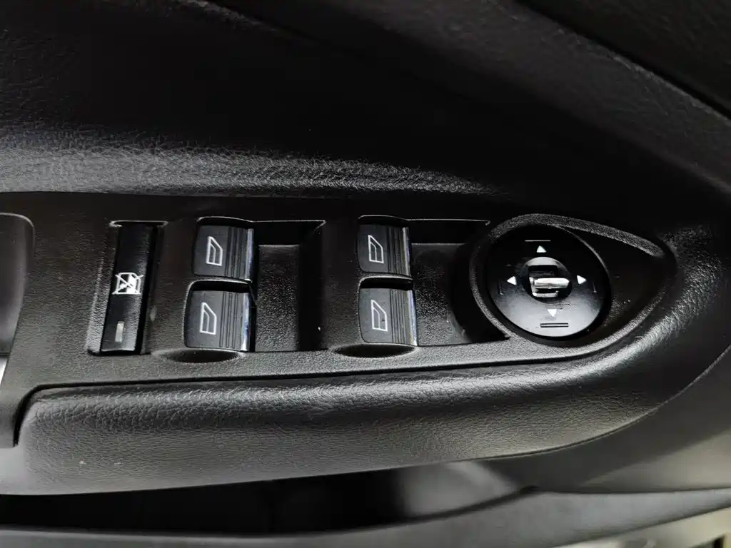 Ford Kuga 2013 — фото 9